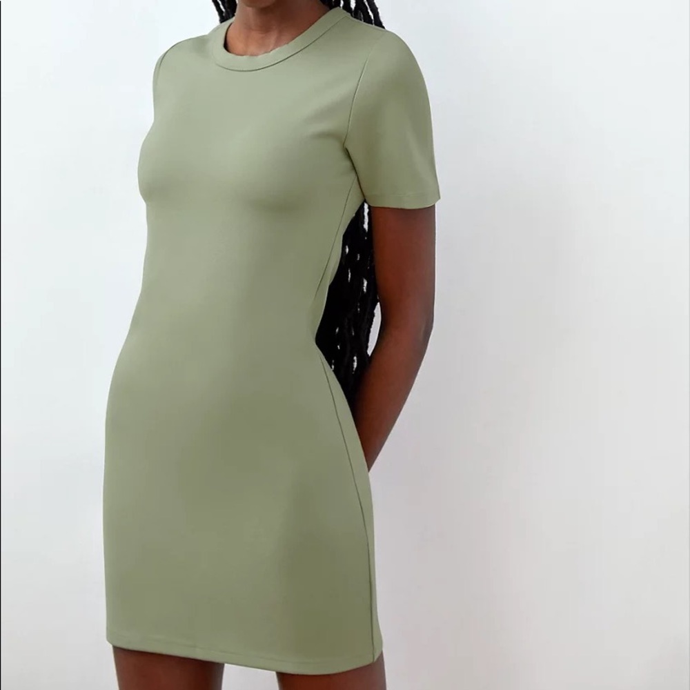 NWT Aritzia Callie Dress Sz XS *Small Flaw*